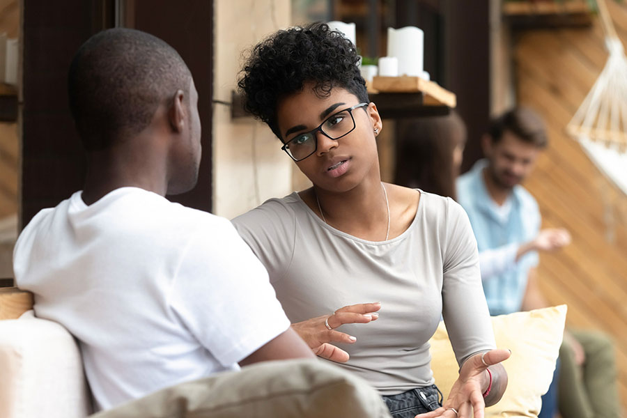 Une stagiaire se sent à l’aise de converser avec son superviseur