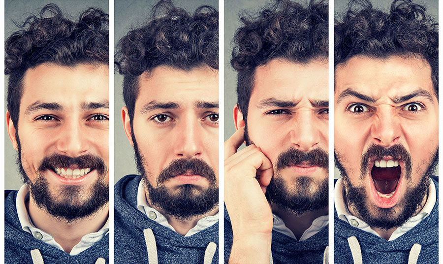 Un homme montre différentes expressions faciales