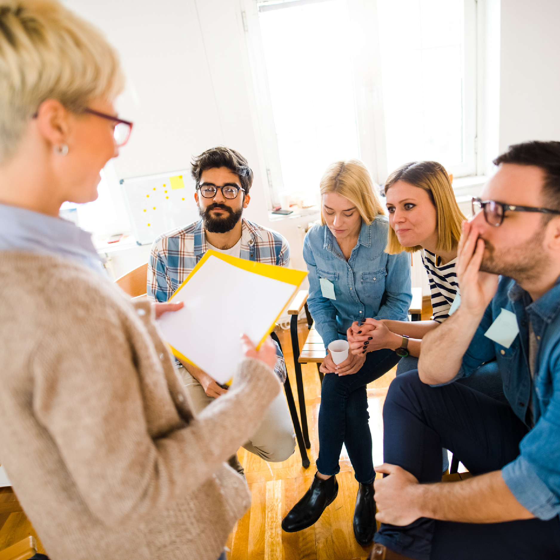 Une superviseure rencontre ses 4 stagiaires