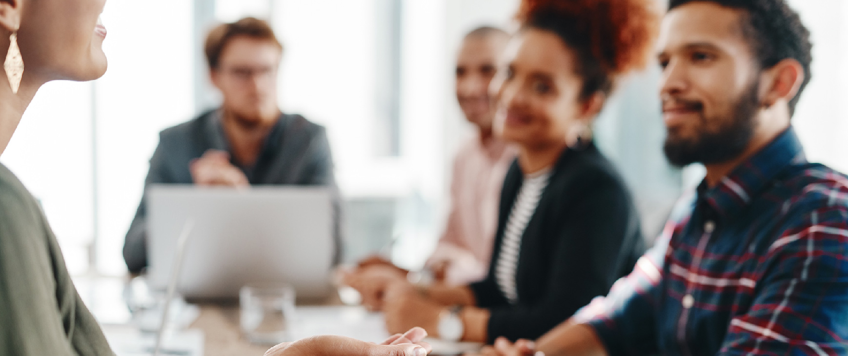 Des stagiaires discutent de leurs expériences antérieures