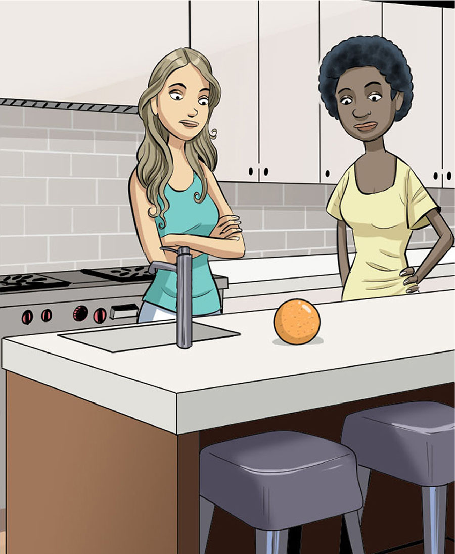 Deux jeunes femmes regardent une orange sur le comptoir de la cuisine