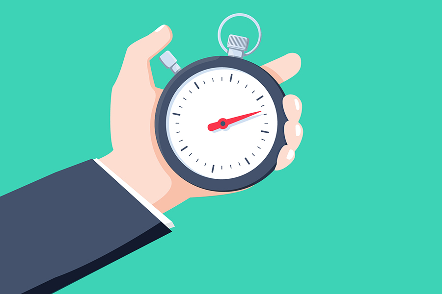 Un chronomètre en main mesure le temps entre 5 à 10 secondes