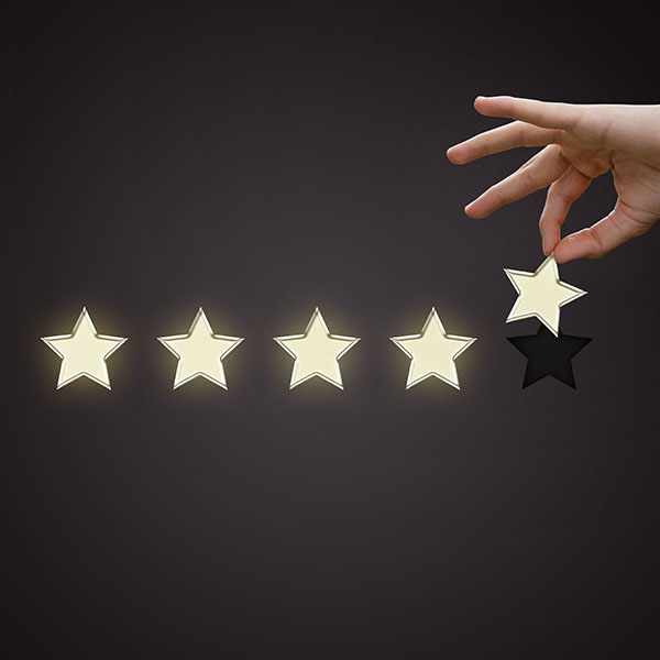 A hand takes out a star from the assessment.